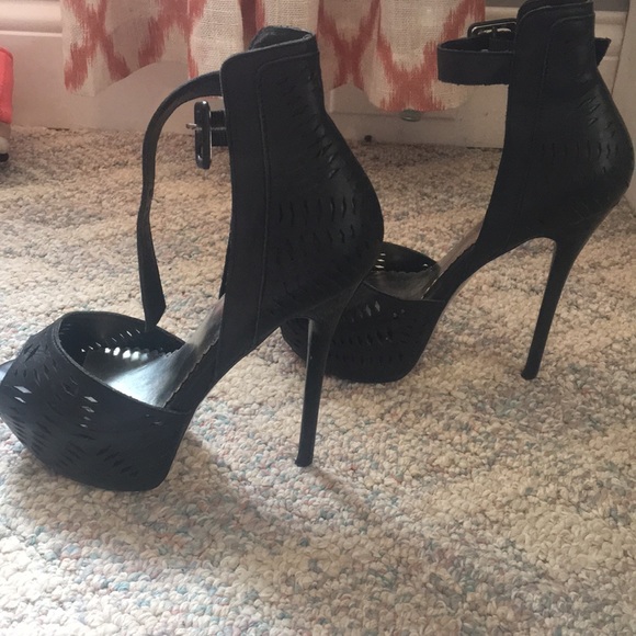 heels - Picture 6 of 7